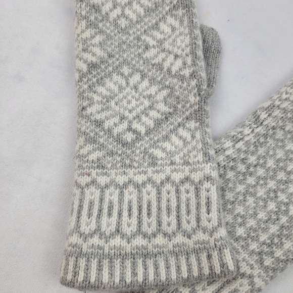 NWOT Indiska sustainably made wool blend mittens - Picture 3 of 6